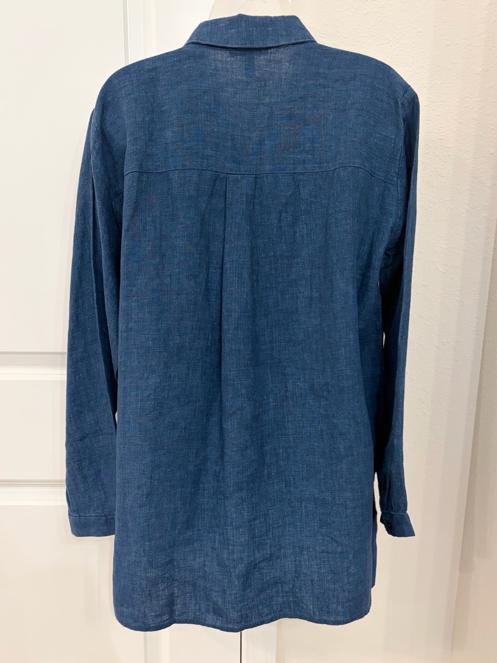 Eileen Fisher Washed Organic Linen Délavé Classic Collar Shirt in Blue - Picture 6 of 11